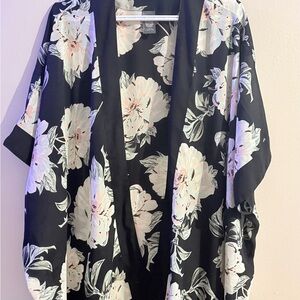 Vince Camuto Black and Cream Floral Kimono